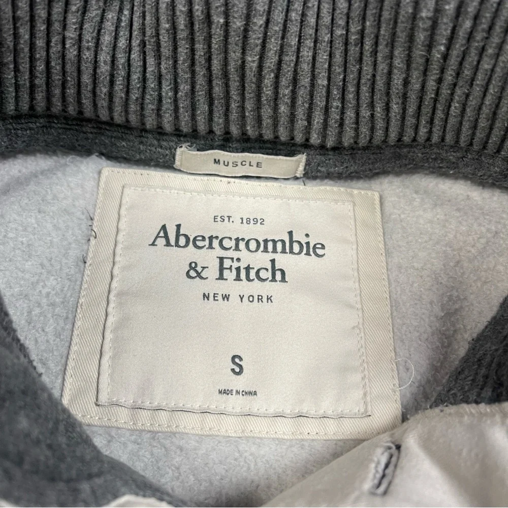 Abercrombie & Fitch Vintage Muscle Fit Gray Henley Mock Neck Sweatshirt - Picture 2 of 13